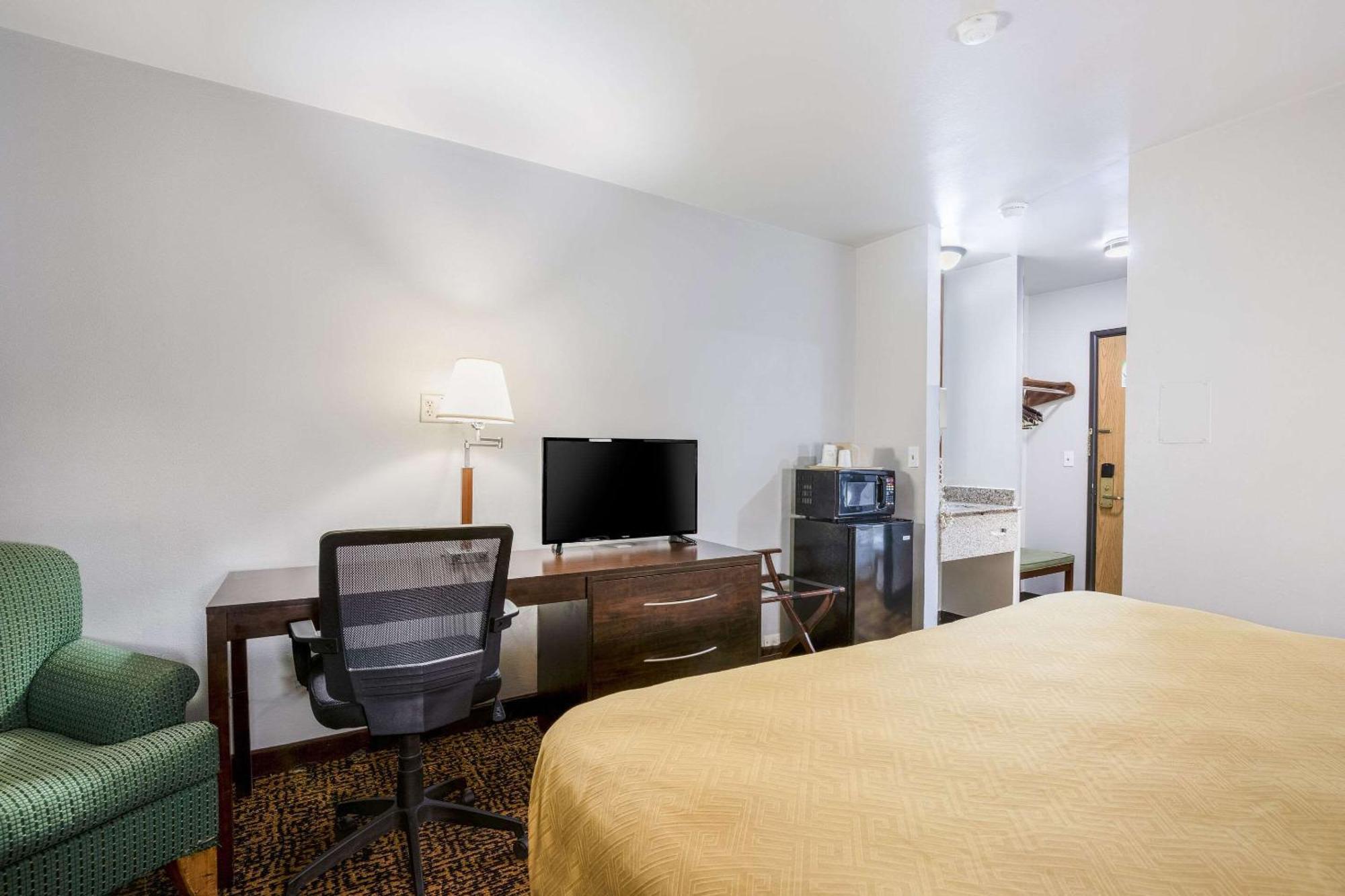King Room - Accessible/Non-Smoking