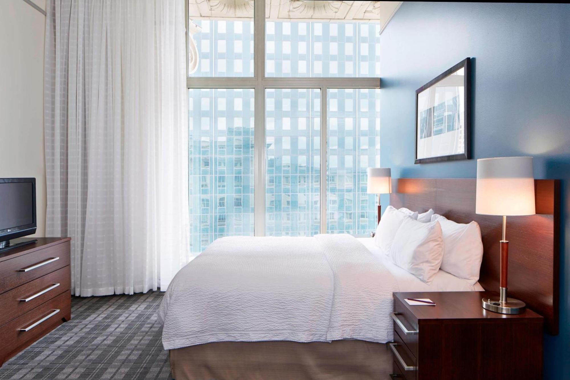 1 Bedroom 2 room Suite 1 King or 1 Queen Sofa bed,1362895451:JPEG