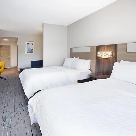 Holiday Inn Express & Suites Milwaukee Nw - Park Place By Ihg-2